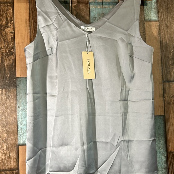 EKouaer Medium silver tank blouse - Picture 3 of 10